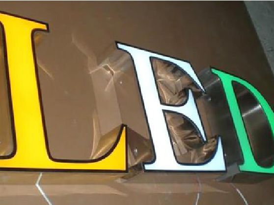 蒙城介绍LED招牌的基础知识。